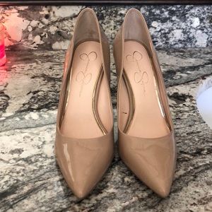 Jessica Simpson pumps
